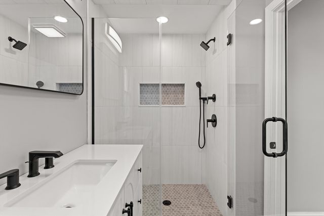 25 Rock Rd, Tyngsborough, MA 01879