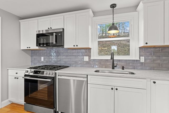 25 Rock Rd, Tyngsborough, MA 01879