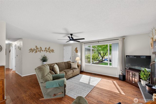 30312 10th Avenue S, Federal Way, WA 98003