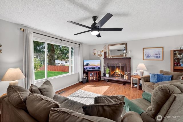 30312 10th Avenue S, Federal Way, WA 98003