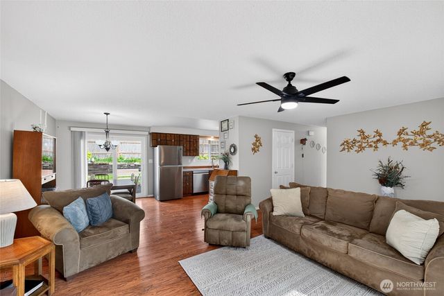 30312 10th Avenue S, Federal Way, WA 98003