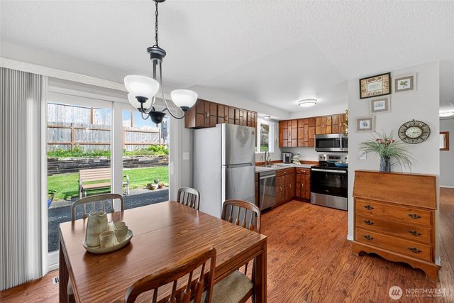 30312 10th Avenue S, Federal Way, WA 98003