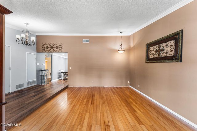 16035 Circle Diamond Road, Sylmar, CA 91342