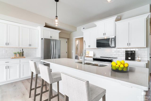 5617 Goheen Drive, Manhattan, KS 66503