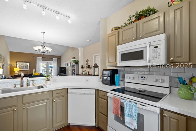 82 3rd Ave, Bluffton, SC 29910