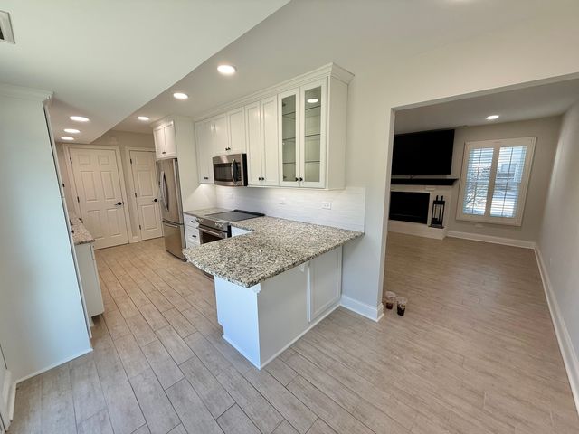 455 Kensington Court, Naperville, IL 60563