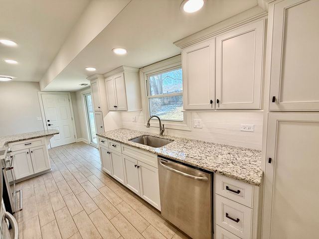 455 Kensington Court, Naperville, IL 60563