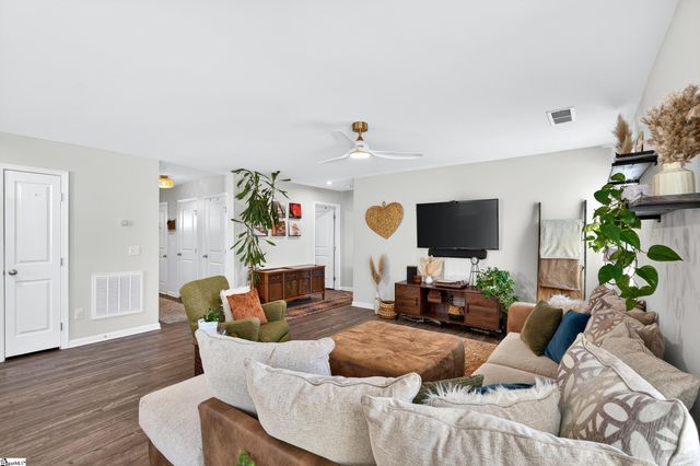 138 Barrington Creek Road, Piedmont, SC 29673