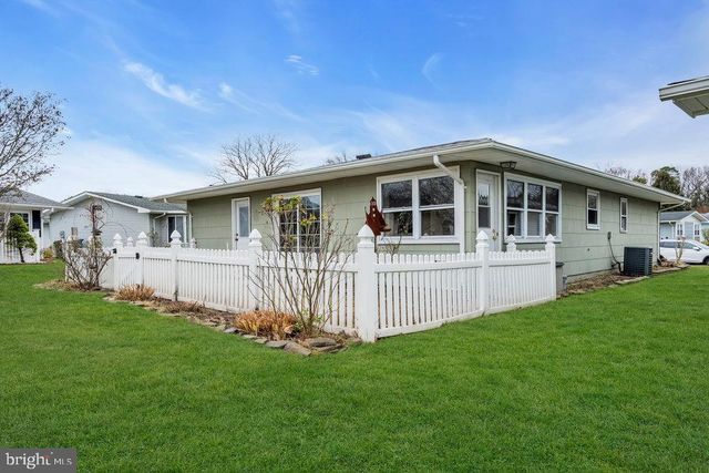 201 BLAKE CIR, Brick, NJ 08724