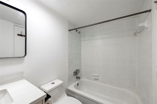 2840 NE 14th Street Causeway 304A, Pompano Beach, FL 33062