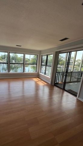 300 Yacht Club Drive 8, Niceville, FL 32578