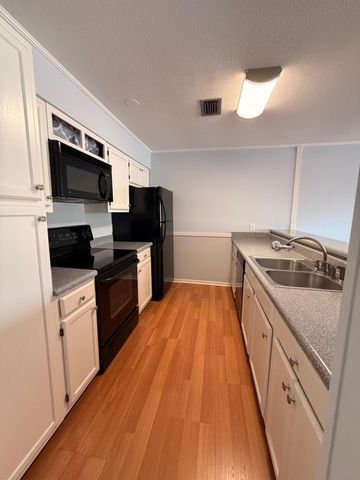 300 Yacht Club Drive 8, Niceville, FL 32578