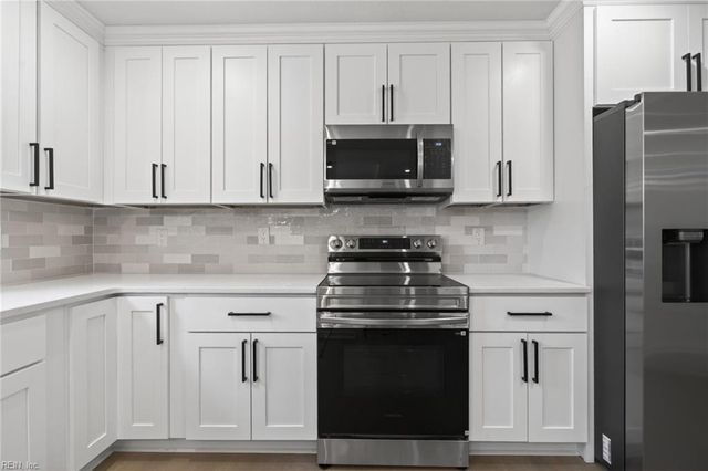 82 Lakeside DR, Newport News, VA 23606