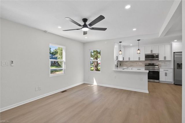 82 Lakeside DR, Newport News, VA 23606