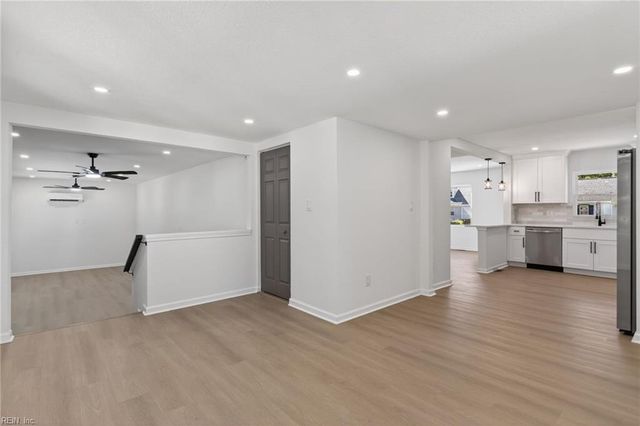 82 Lakeside DR, Newport News, VA 23606