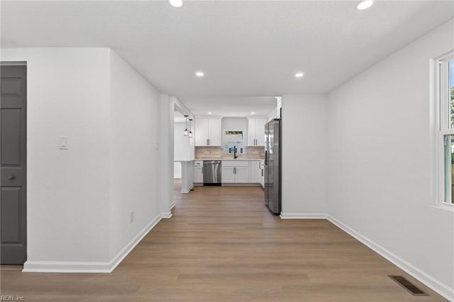 82 Lakeside DR, Newport News, VA 23606
