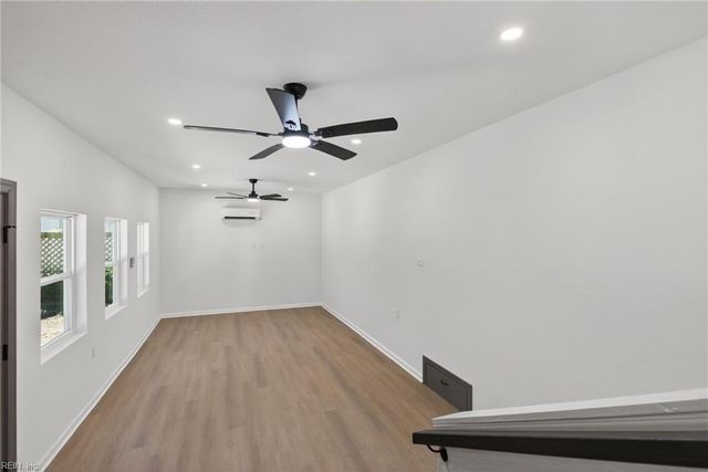 82 Lakeside DR, Newport News, VA 23606
