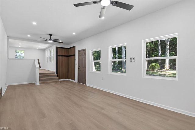 82 Lakeside DR, Newport News, VA 23606
