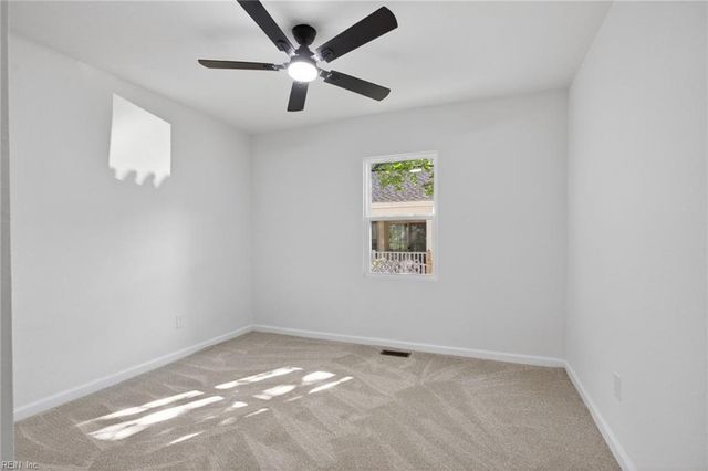 82 Lakeside DR, Newport News, VA 23606