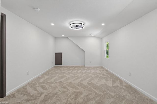 82 Lakeside DR, Newport News, VA 23606