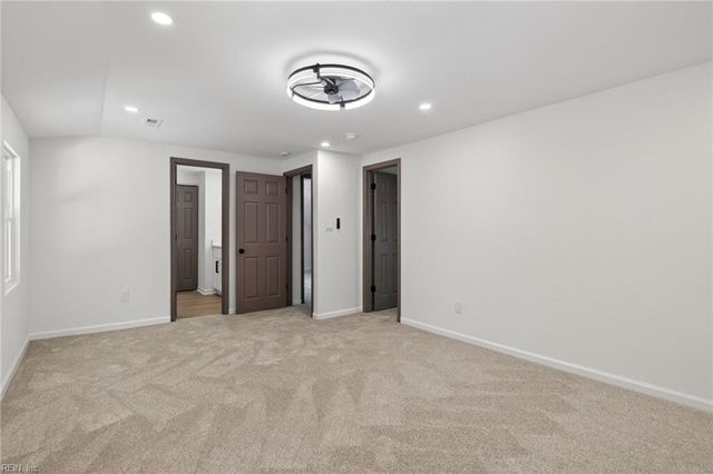 82 Lakeside DR, Newport News, VA 23606