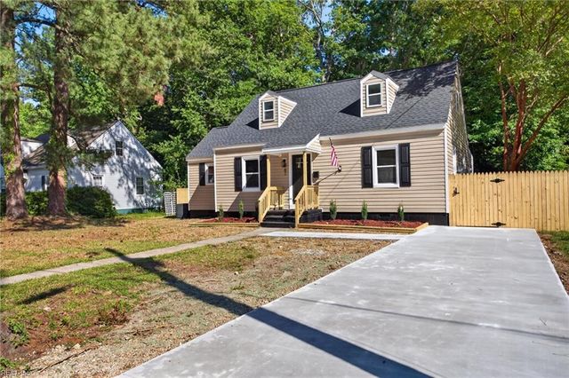82 Lakeside DR, Newport News, VA 23606