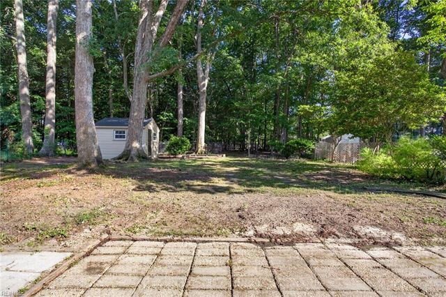 82 Lakeside DR, Newport News, VA 23606