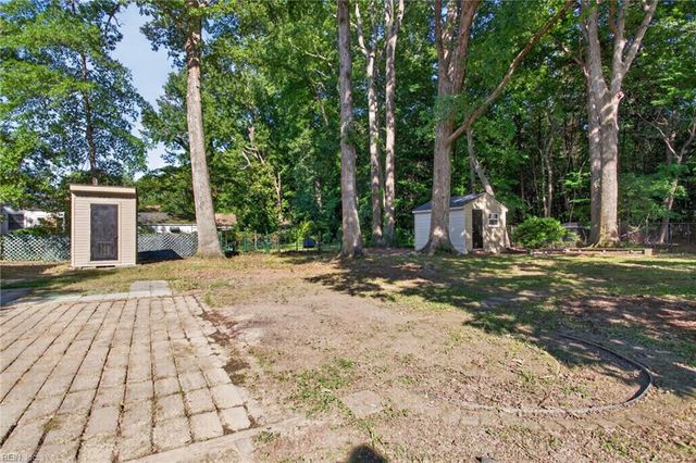 82 Lakeside DR, Newport News, VA 23606
