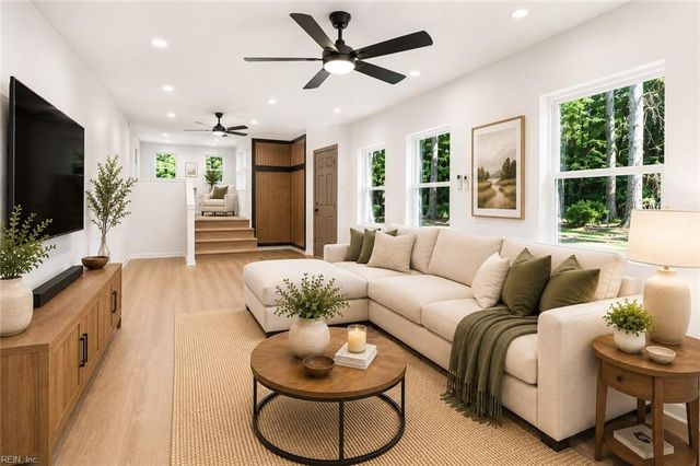 82 Lakeside DR, Newport News, VA 23606