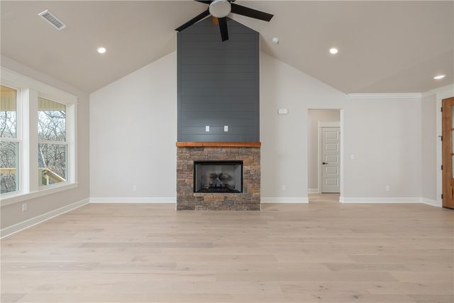 24 Selkirk Drive, Bella Vista, AR 72715