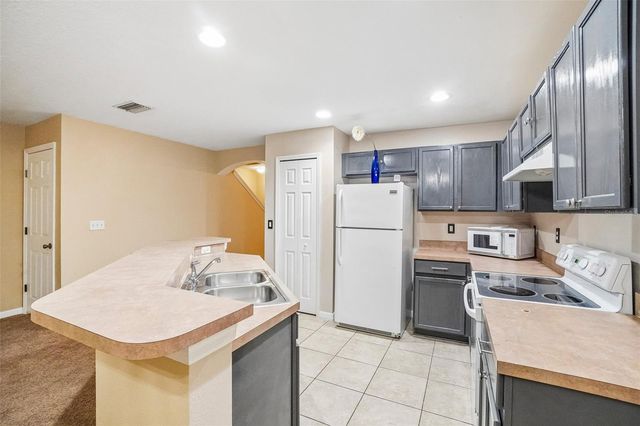 2516 OLEANDER LAKES DRIVE, Brandon, FL 33511