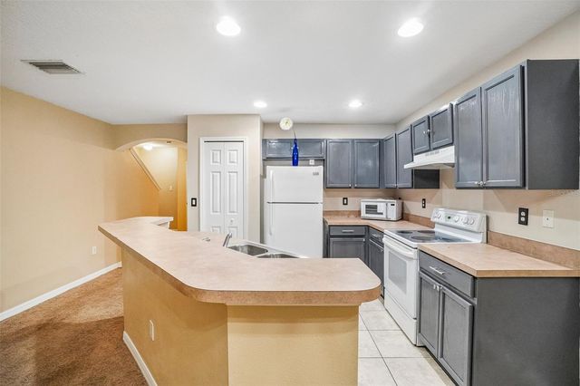 2516 OLEANDER LAKES DRIVE, Brandon, FL 33511
