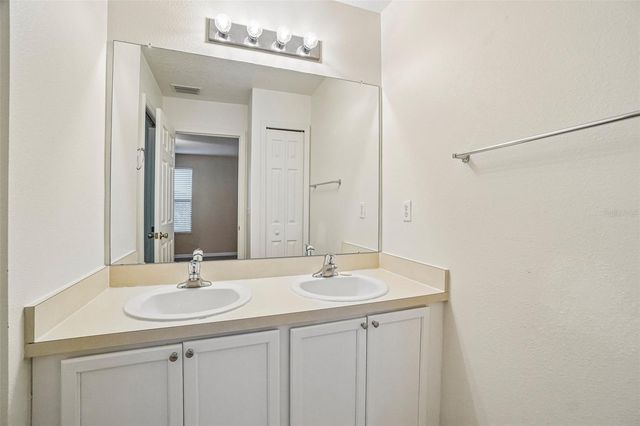 2516 OLEANDER LAKES DRIVE, Brandon, FL 33511