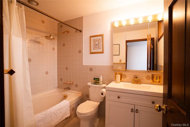 11 Jackson 74, Scarsdale, NY 10583