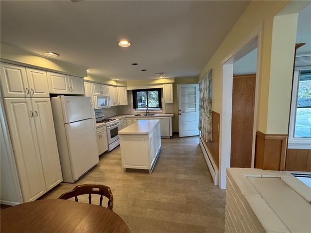 1047 Narragansett Parkway, Warwick, RI 02888