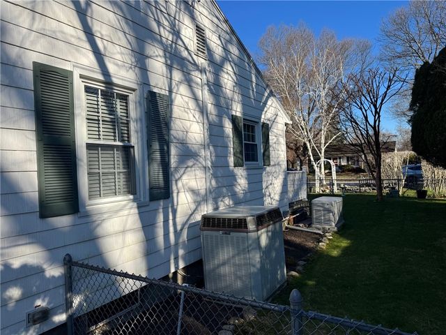 1047 Narragansett Parkway, Warwick, RI 02888