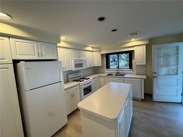 1047 Narragansett Parkway, Warwick, RI 02888