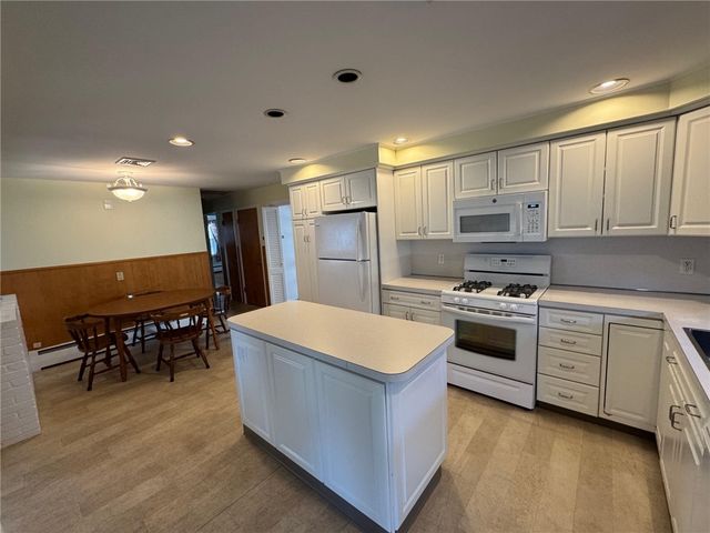 1047 Narragansett Parkway, Warwick, RI 02888