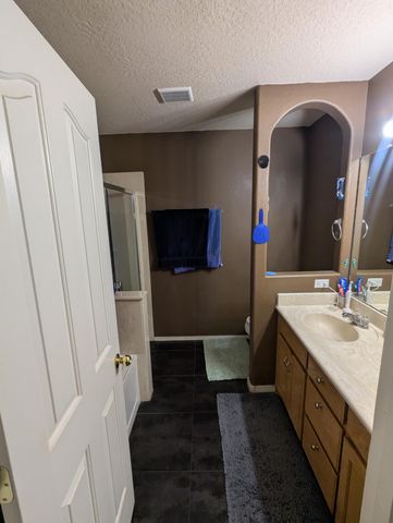 636 Escavada Street SW, Albuquerque, NM 87121