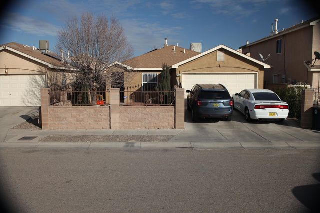 636 Escavada Street SW, Albuquerque, NM 87121