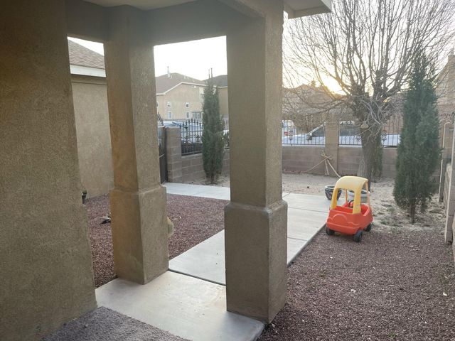 636 Escavada Street SW, Albuquerque, NM 87121