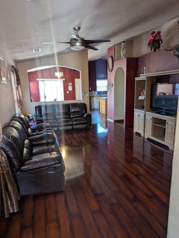636 Escavada Street SW, Albuquerque, NM 87121