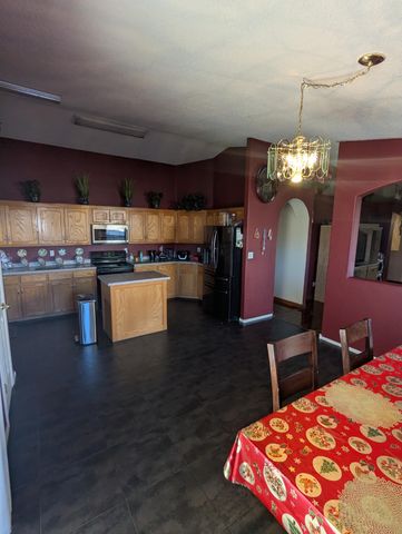 636 Escavada Street SW, Albuquerque, NM 87121