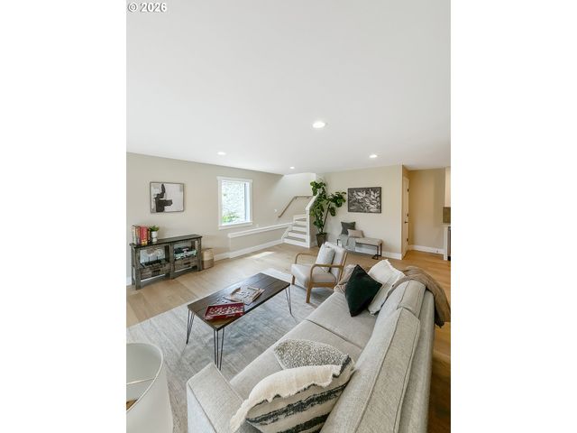 466 MEADOWS Dr, Manzanita, OR 97130