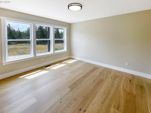 466 MEADOWS Dr, Manzanita, OR 97130