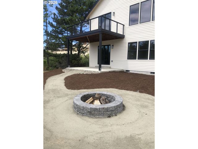 466 MEADOWS Dr, Manzanita, OR 97130