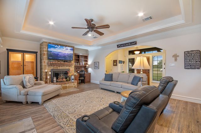 1354 Shadow Lakes, Wills Point, TX 75169