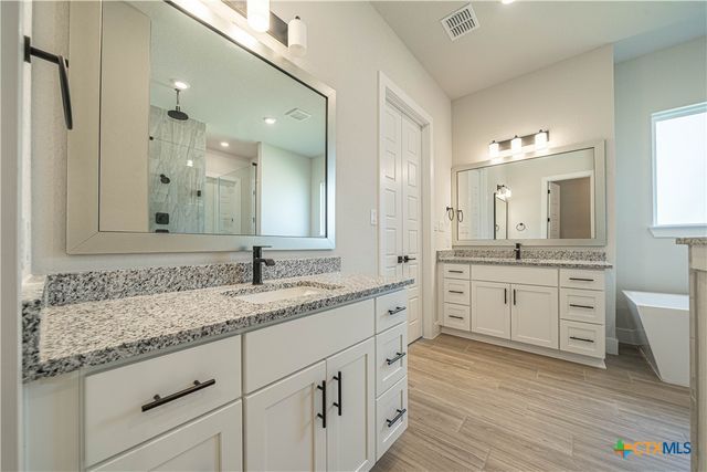 254 Firewheel Lp, Floresville, TX 78114