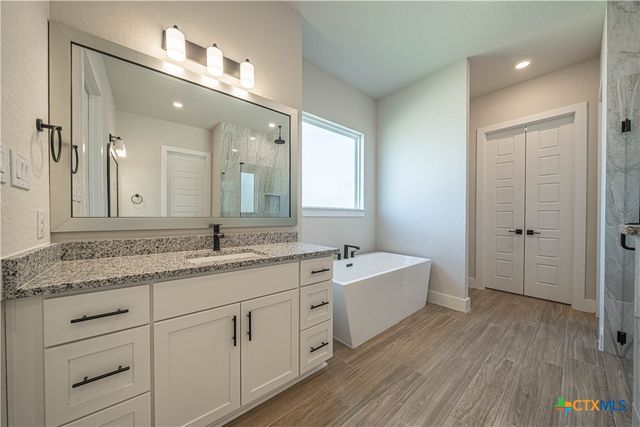 254 Firewheel Lp, Floresville, TX 78114