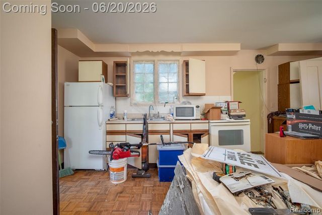 3557 W Walton Boulevard, Waterford, MI 48329
